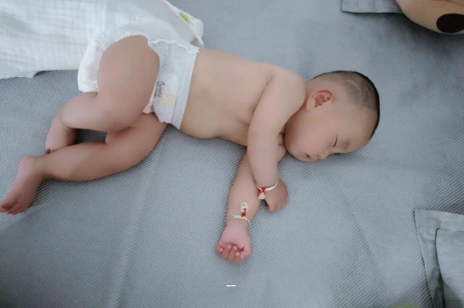 临海宝宝先长上牙还是下牙